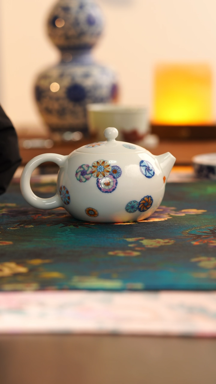 【闪购商品】望玉斗彩皮球花西施壶