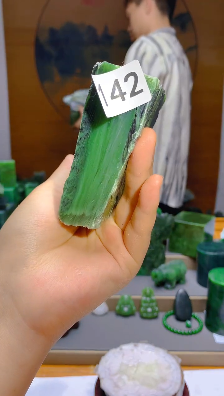 和田玉（碧玉）未镶嵌珠宝半成品1