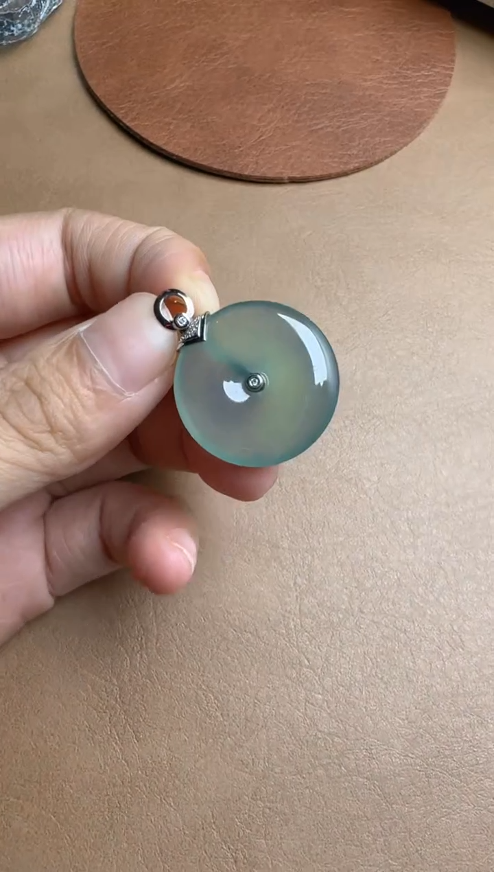 【闪购商品】翡翠颈饰18K金镶嵌扣子，尺寸22*4.4