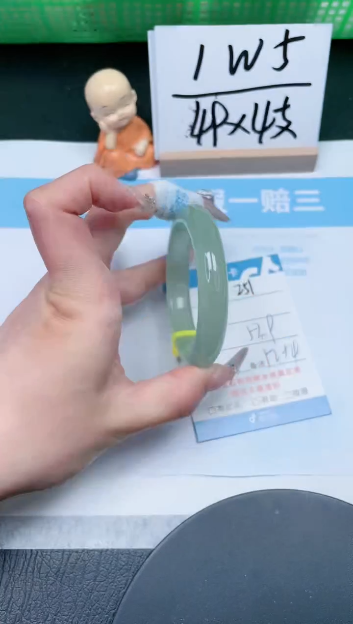 【闪购商品】石英质玉手镯未镶嵌251-53.9
