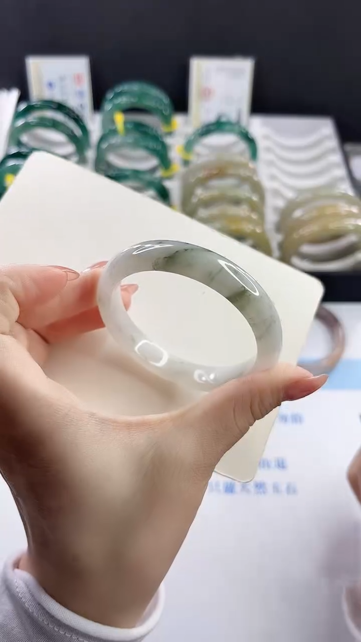未镶嵌手镯石英质玉多样性发货L84