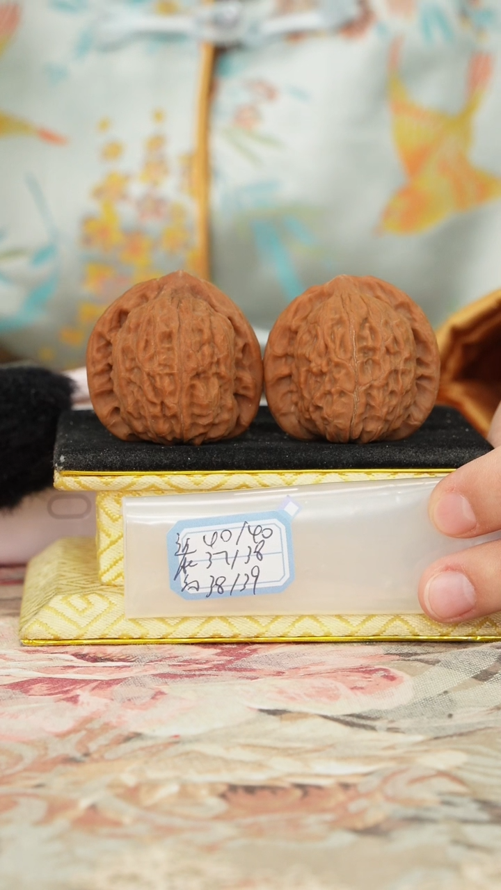 【闪购商品】文玩核桃把件非嫁接将军帽