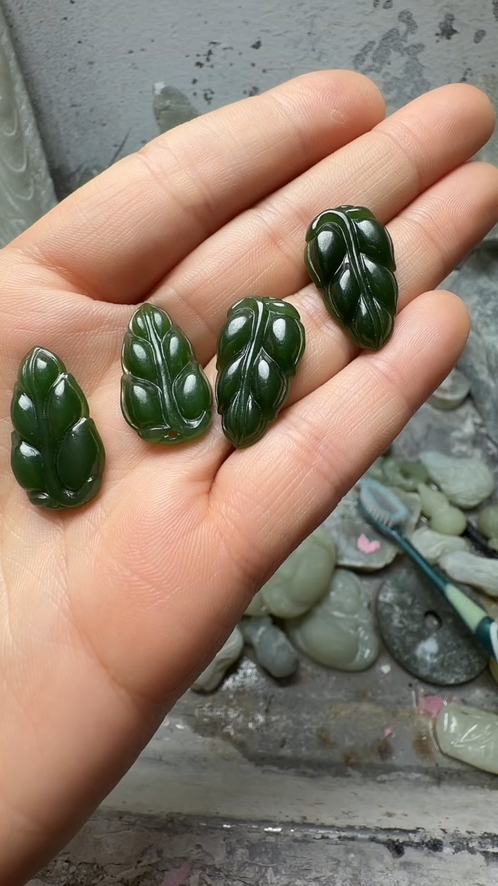 吊坠(赠链)未镶嵌和田玉树叶