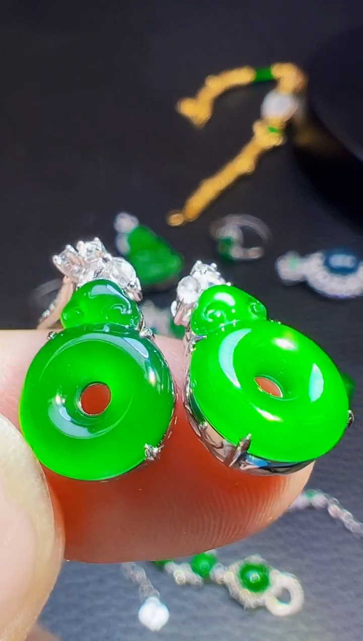 18K金镶嵌翡翠耳饰筱*翡翠