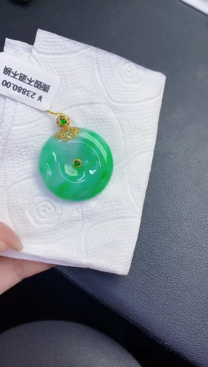 颈饰18K金镶嵌翡翠缅甸天然翡翠A货