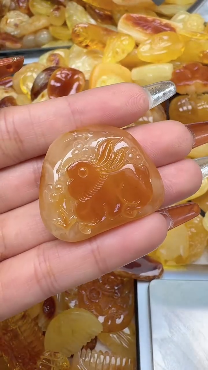 裸石琥珀未镶嵌如图