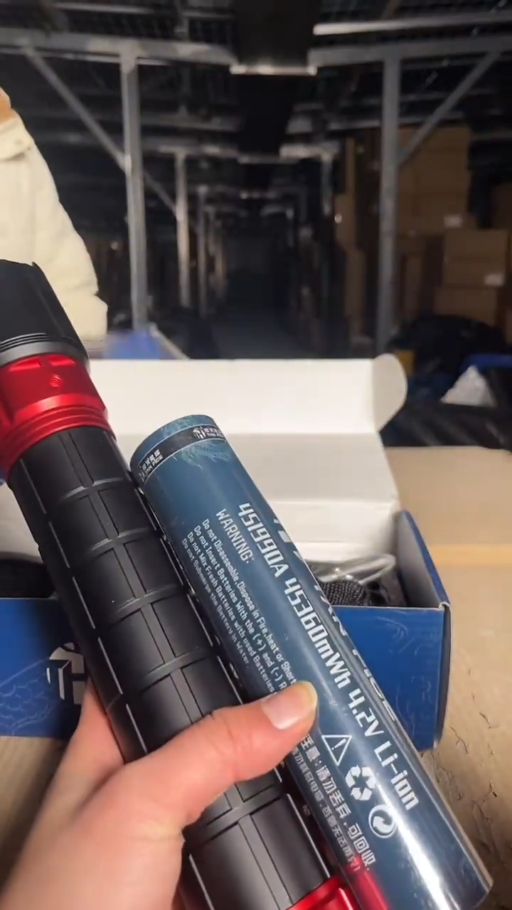 f2多光源手电筒啊