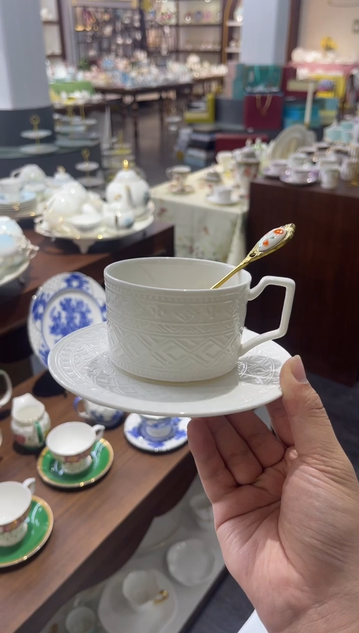 45%以上骨粉骨瓷咖啡杯搭配金勺