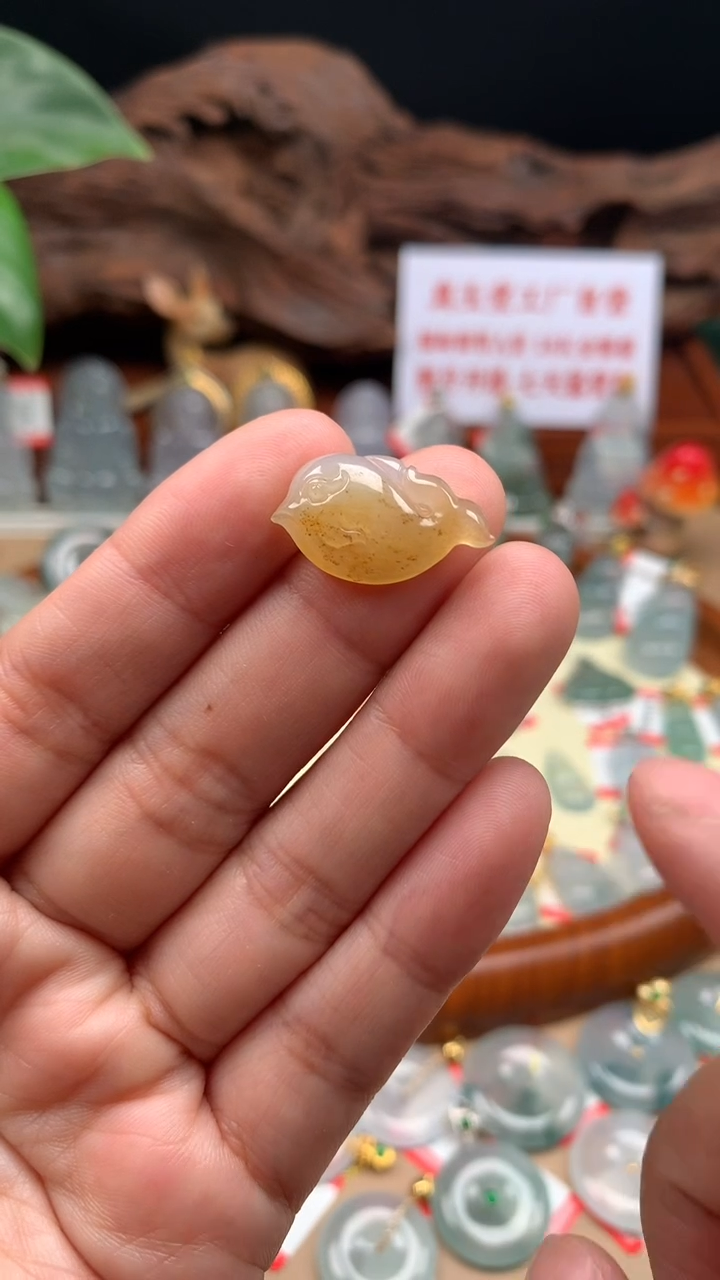 【闪购商品】翡翠吊坠(不含链)未镶嵌鱼