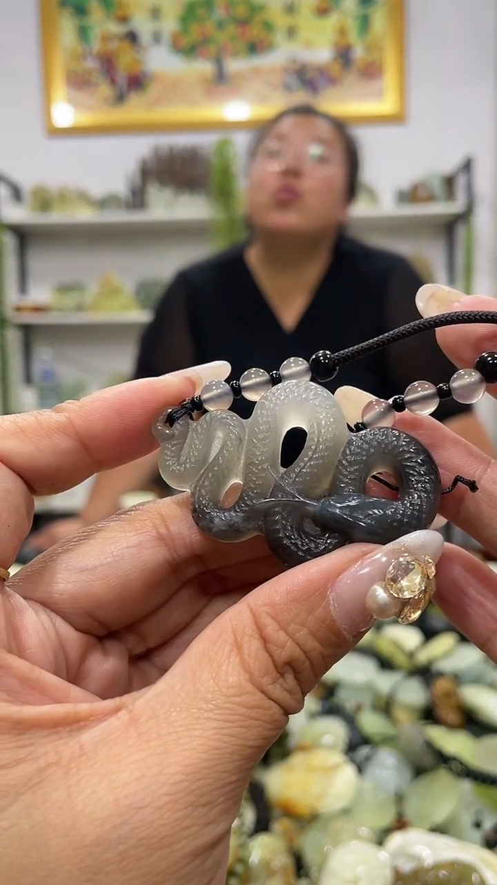 岫玉未镶嵌吊坠            