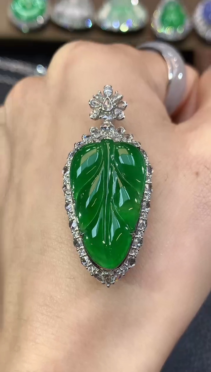 吊坠(不含链)18K金镶嵌翡翠C38