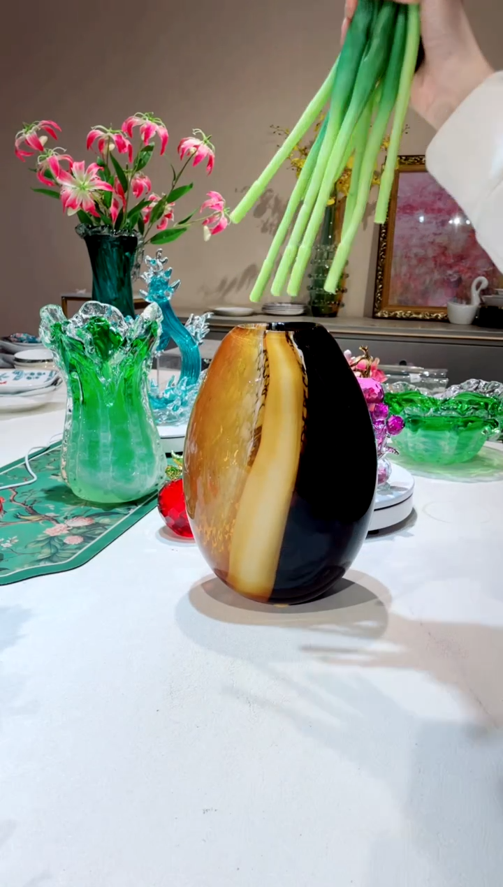 【闪购商品】琉璃手工艺品小号黑金渐变花瓶   微瑕