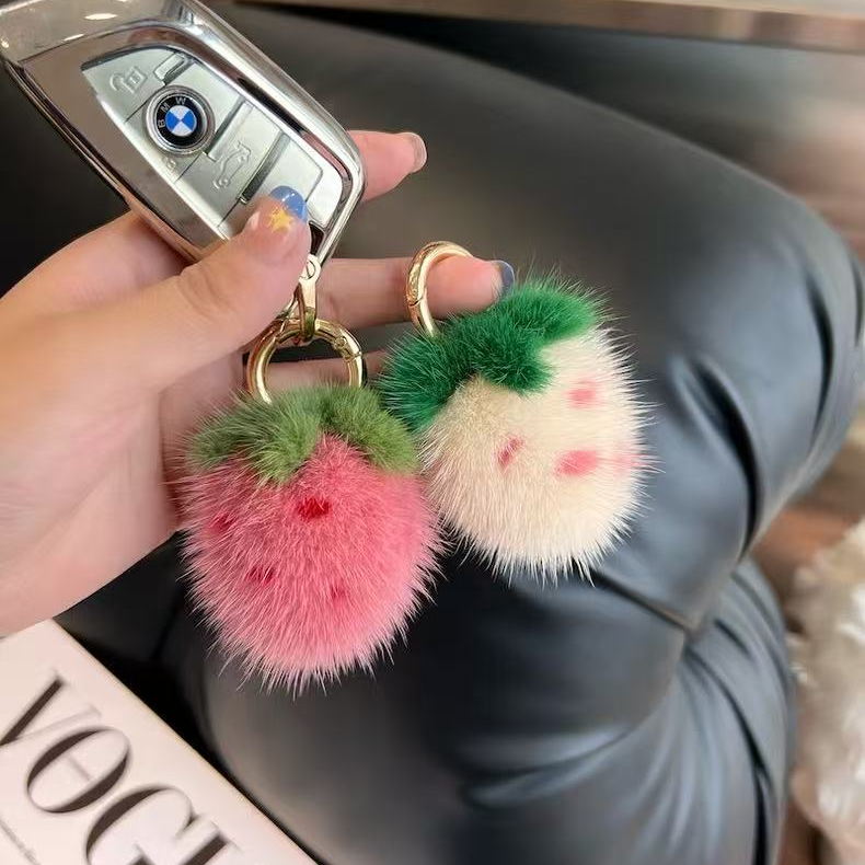 可爱水貂草莓汽车毛小钥匙扣挂件ins包包绒球红毛书包毛绒挂饰