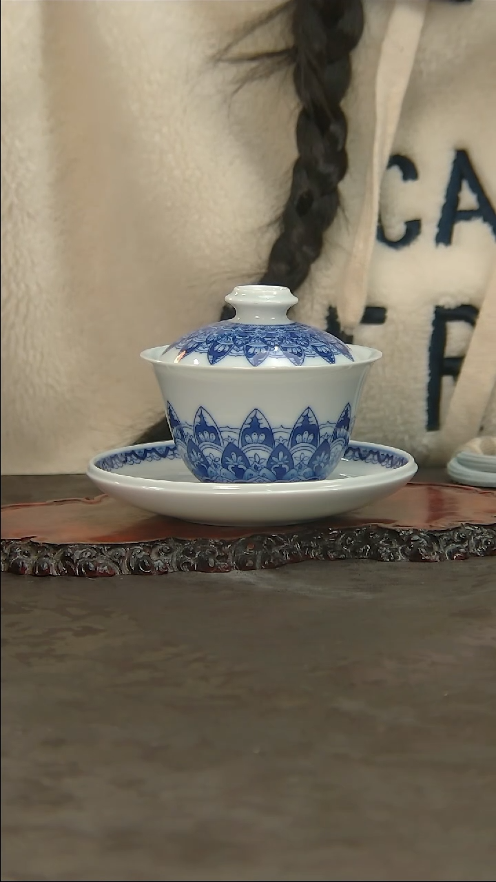 【闪购商品】青花手绘花卉盖碗三才