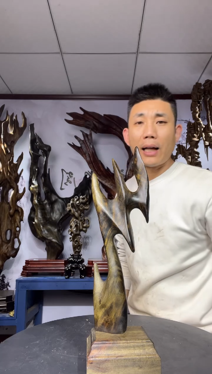 阴沉木木雕款逸**辕金丝楠木工艺品摆件