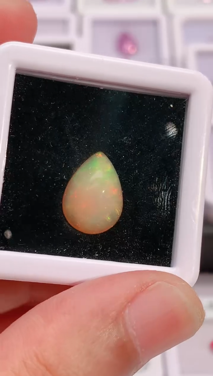 未镶嵌欧泊裸石4.84ct-天然欧泊