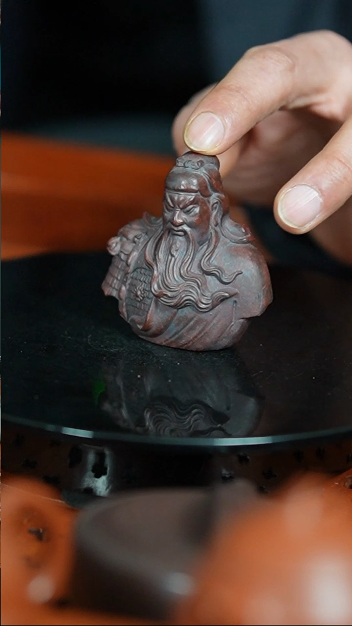 【闪购商品】紫砂茶宠古红泥刻绘关公精品摆件