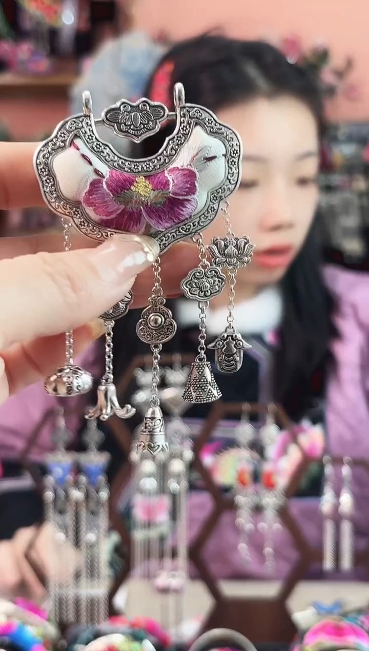 艺枝独绣手工饰品187