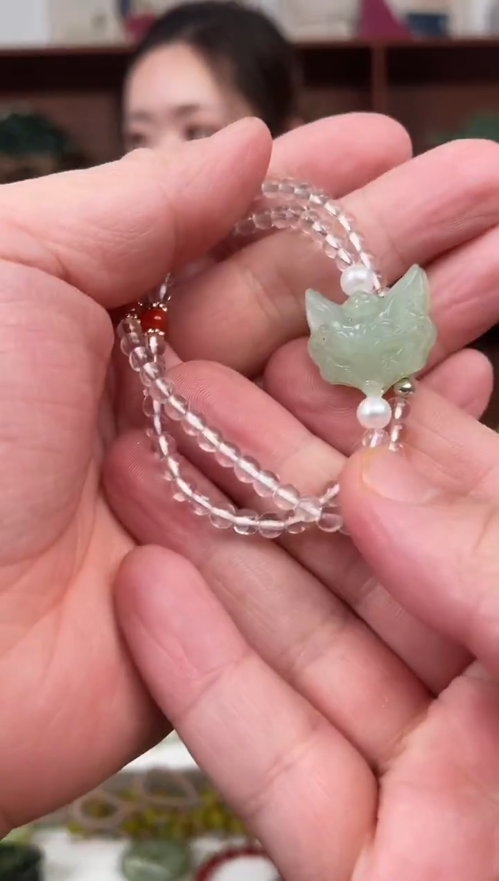 未镶嵌蛇纹石玉颈饰`