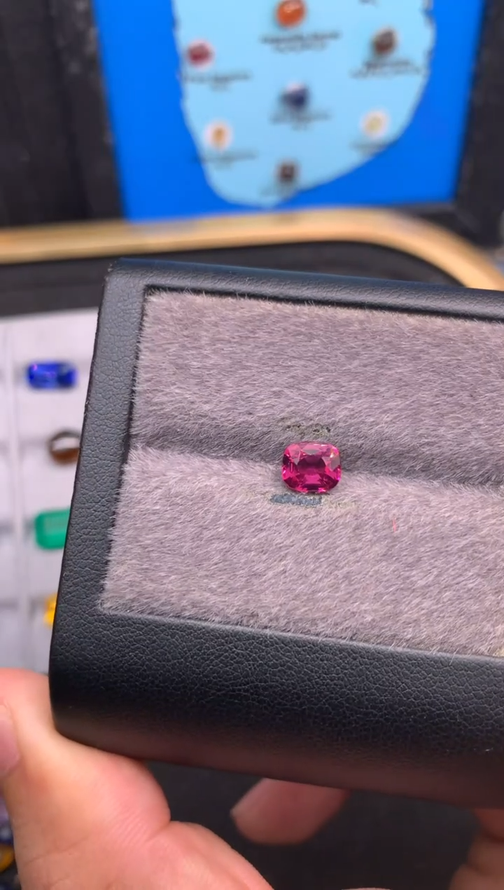 未镶嵌未镶嵌定制石榴石1.4克拉