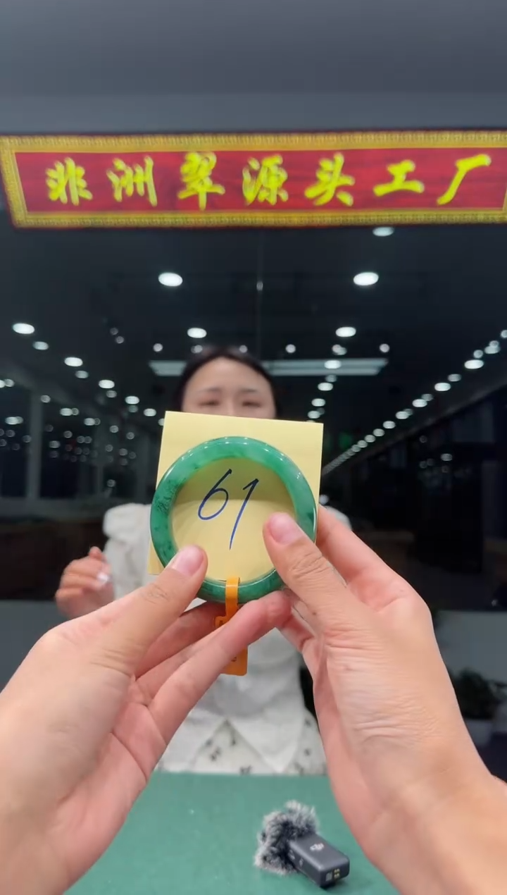 【闪购商品】石英质玉手镯未镶嵌天然A货 非洲翠 手镯（单品）