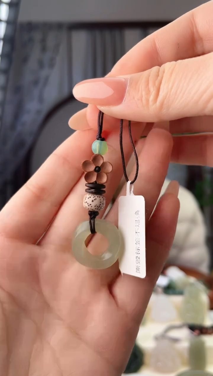 颈饰未镶嵌和田玉莫比乌斯环 xp