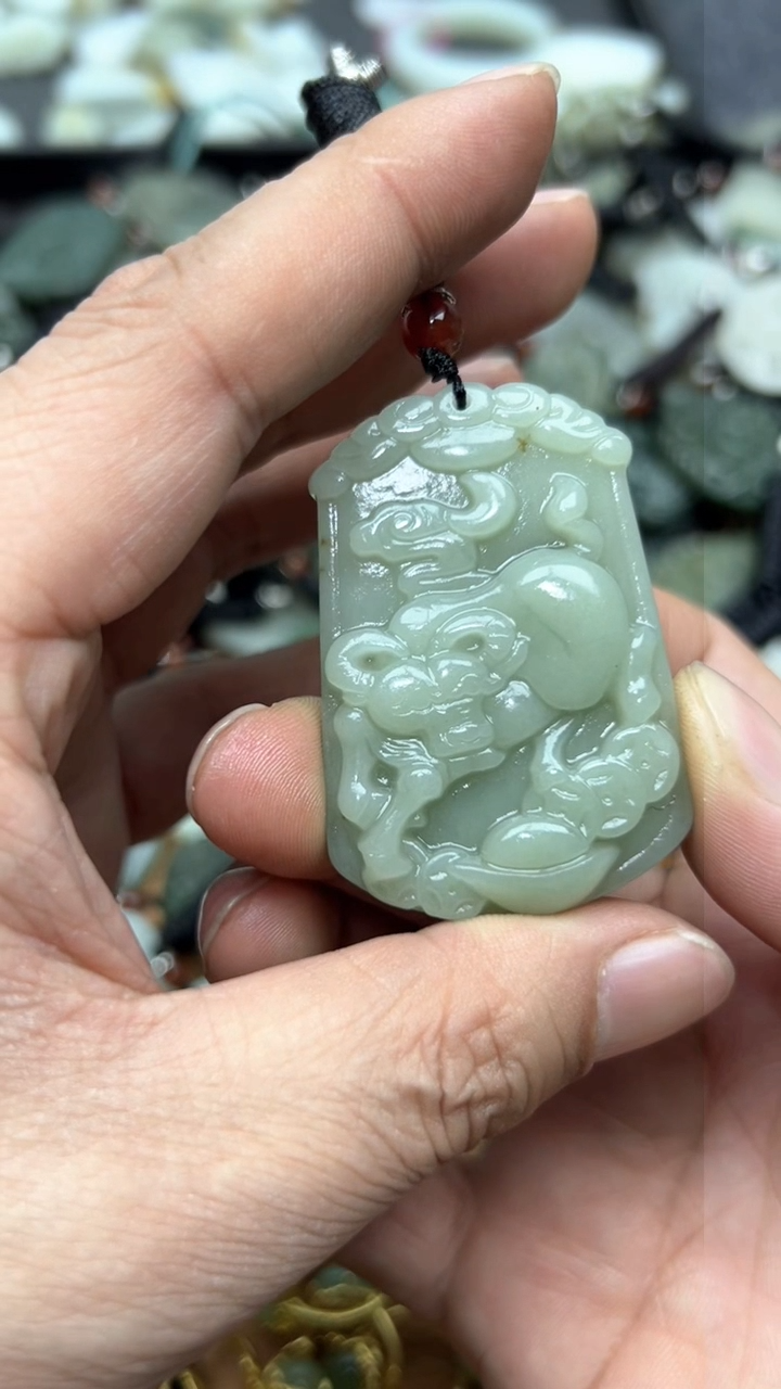 【闪购商品】和田玉吊坠(赠链)未镶嵌和田玉