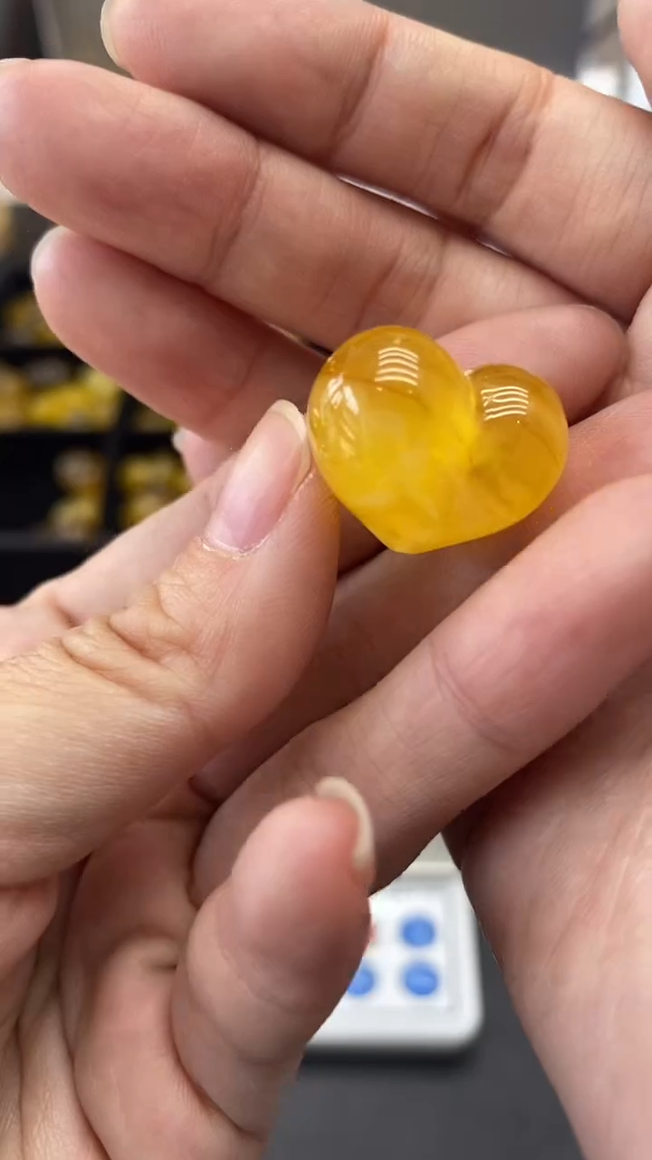 琥珀未镶嵌珠宝奇石2059