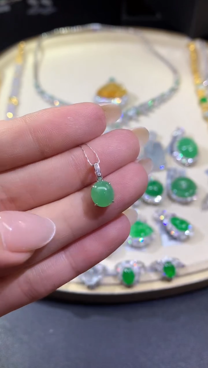 吊坠(不含链)18K金镶嵌翡翠A498|980