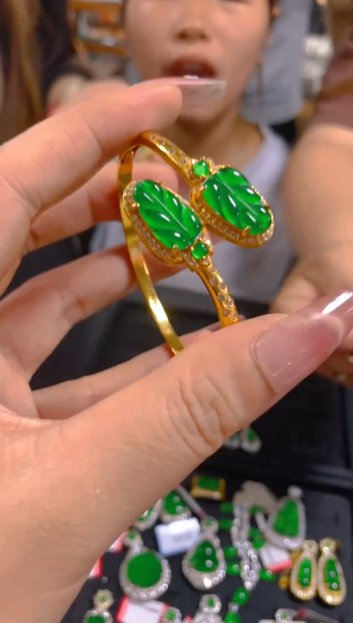 翡翠手镯未镶嵌0784078255多样性发一