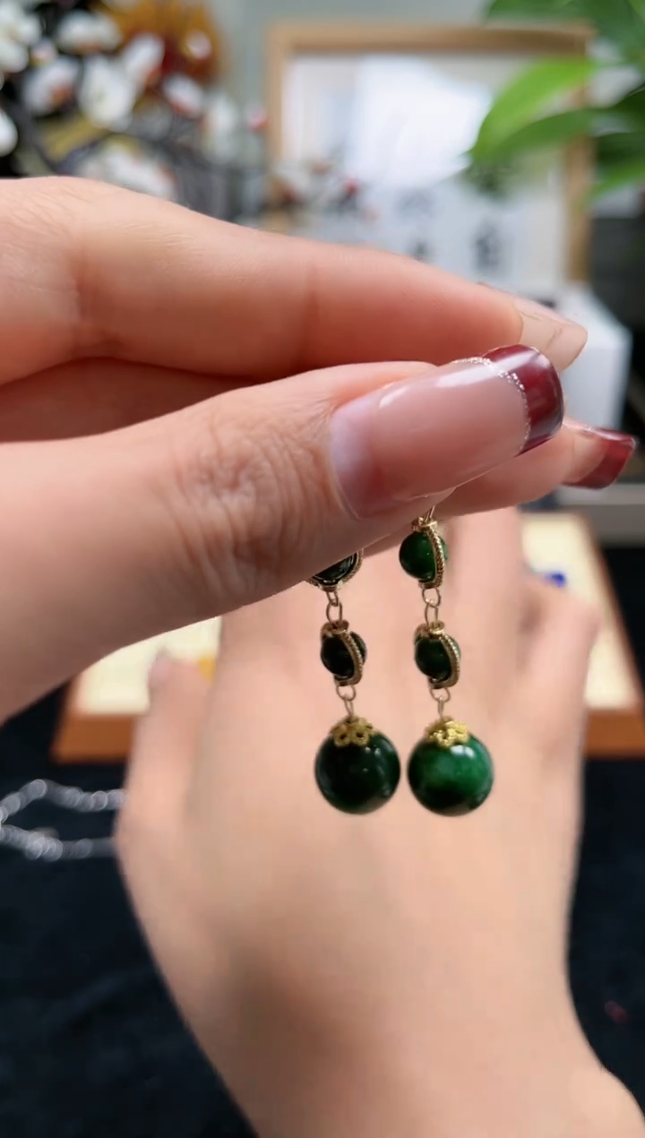 【闪购商品】石英质玉耳钉银S925镀金镶嵌三连珠干000