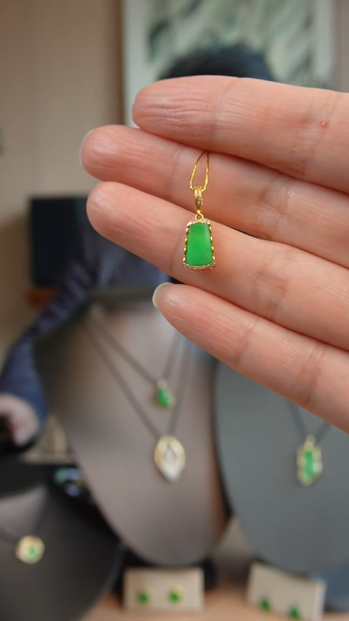 【闪购商品】翡翠颈饰18K金镶嵌天然缅甸翡翠吊坠