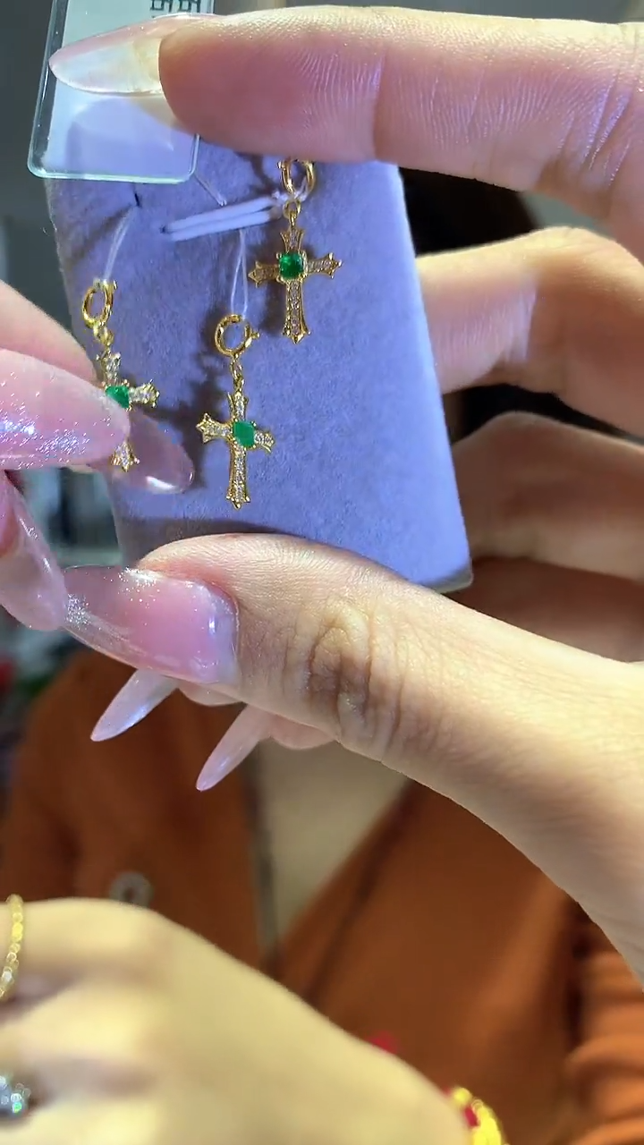 【闪购商品】祖母绿吊坠18K金镶嵌祖母绿吊坠多样性发一