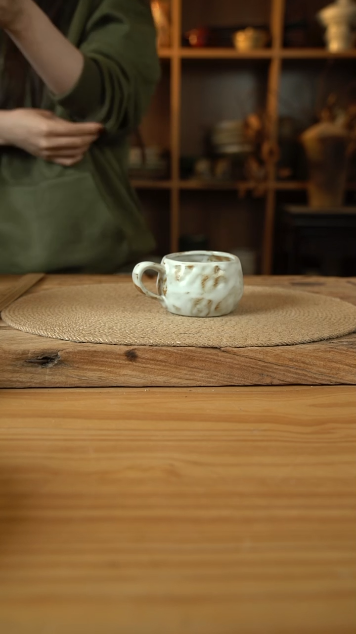 粉影系列的把手收口咖啡杯1个