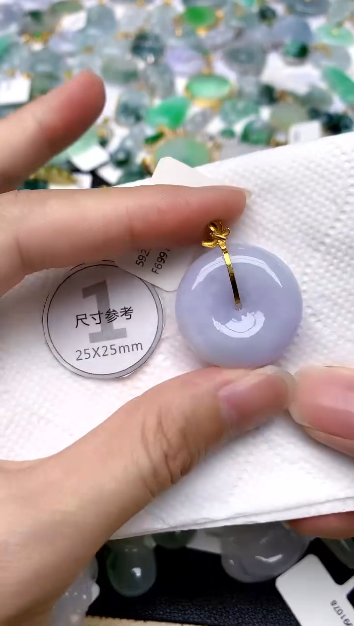 颈饰18K金镶嵌翡翠天然A货翡翠