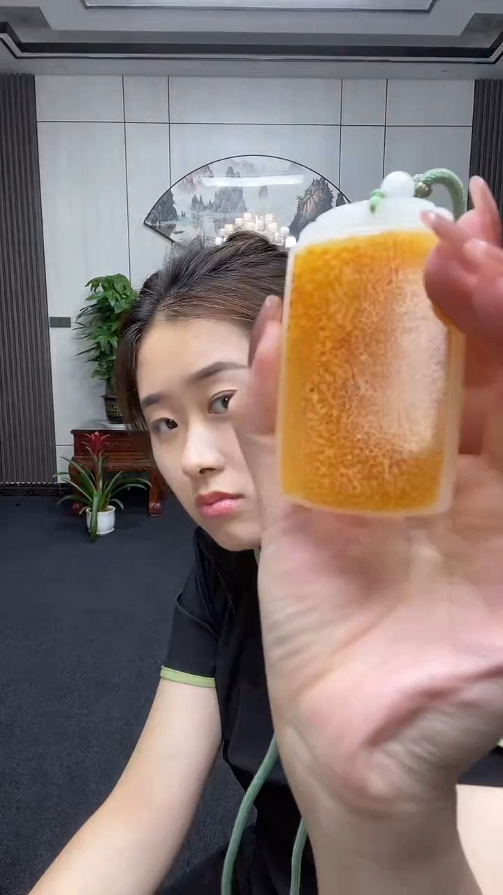 和田玉未镶嵌挂件皮子有点干