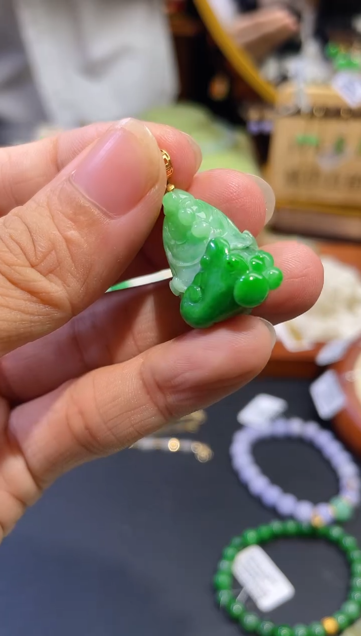 翡翠18K金镶嵌颈饰白菜
