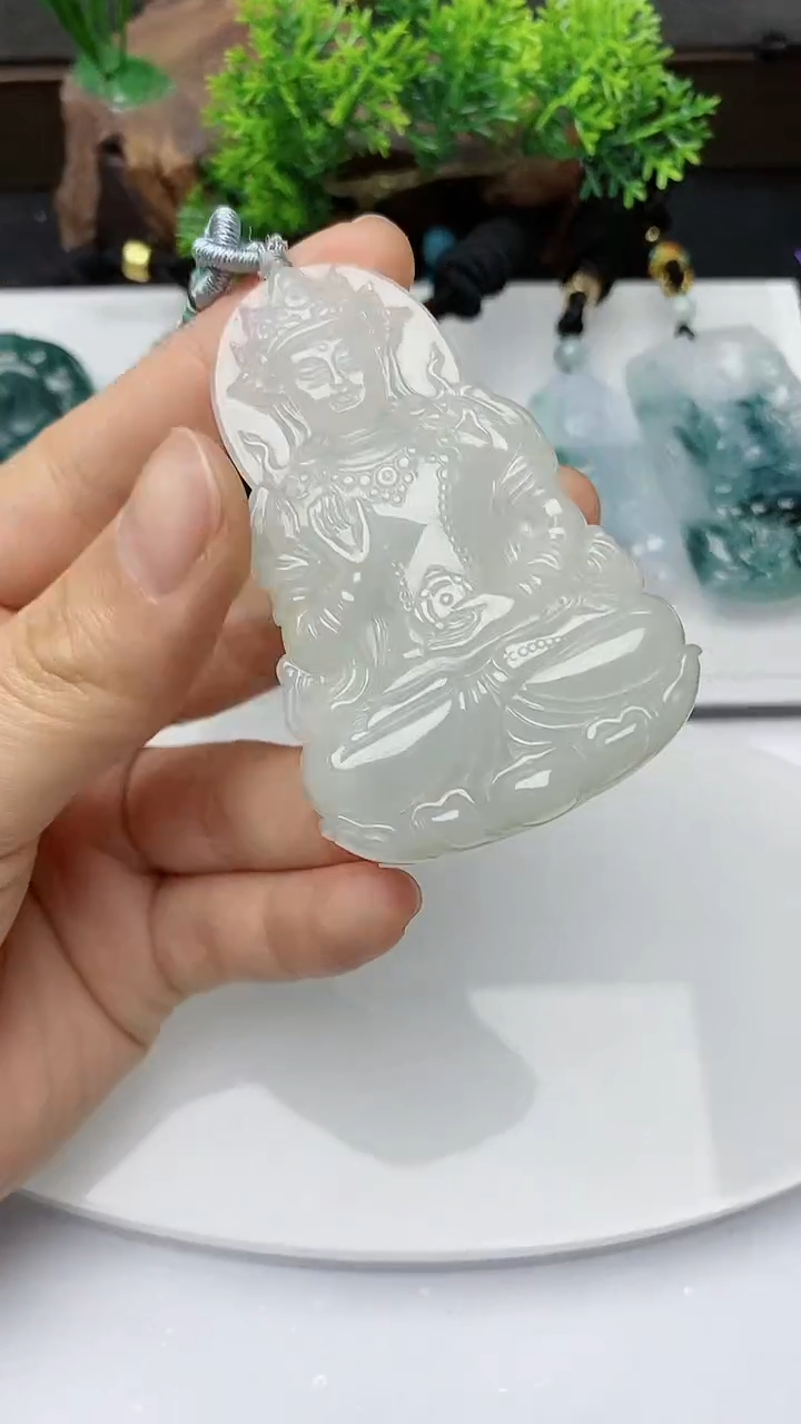 【闪购商品】翡翠颈饰未镶嵌          
