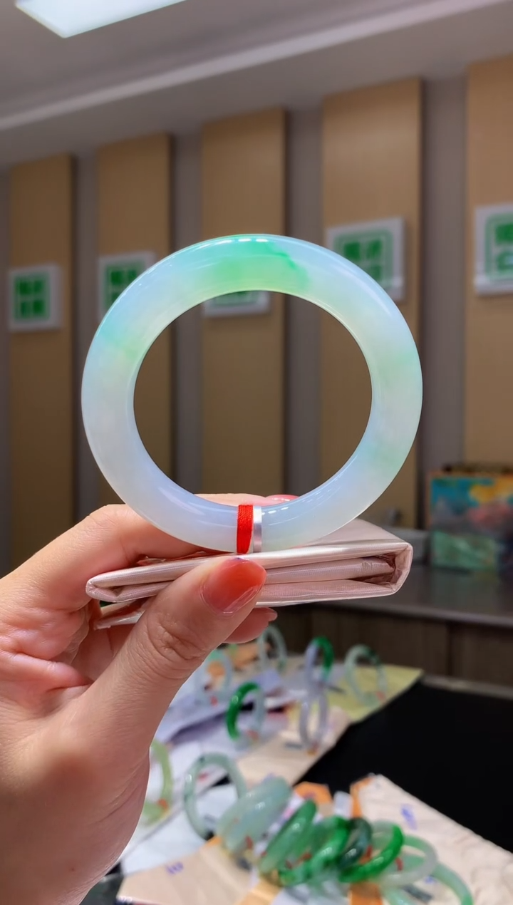 未镶嵌手镯翡翠-Q67 圈口54.8 全款20万 定金2万