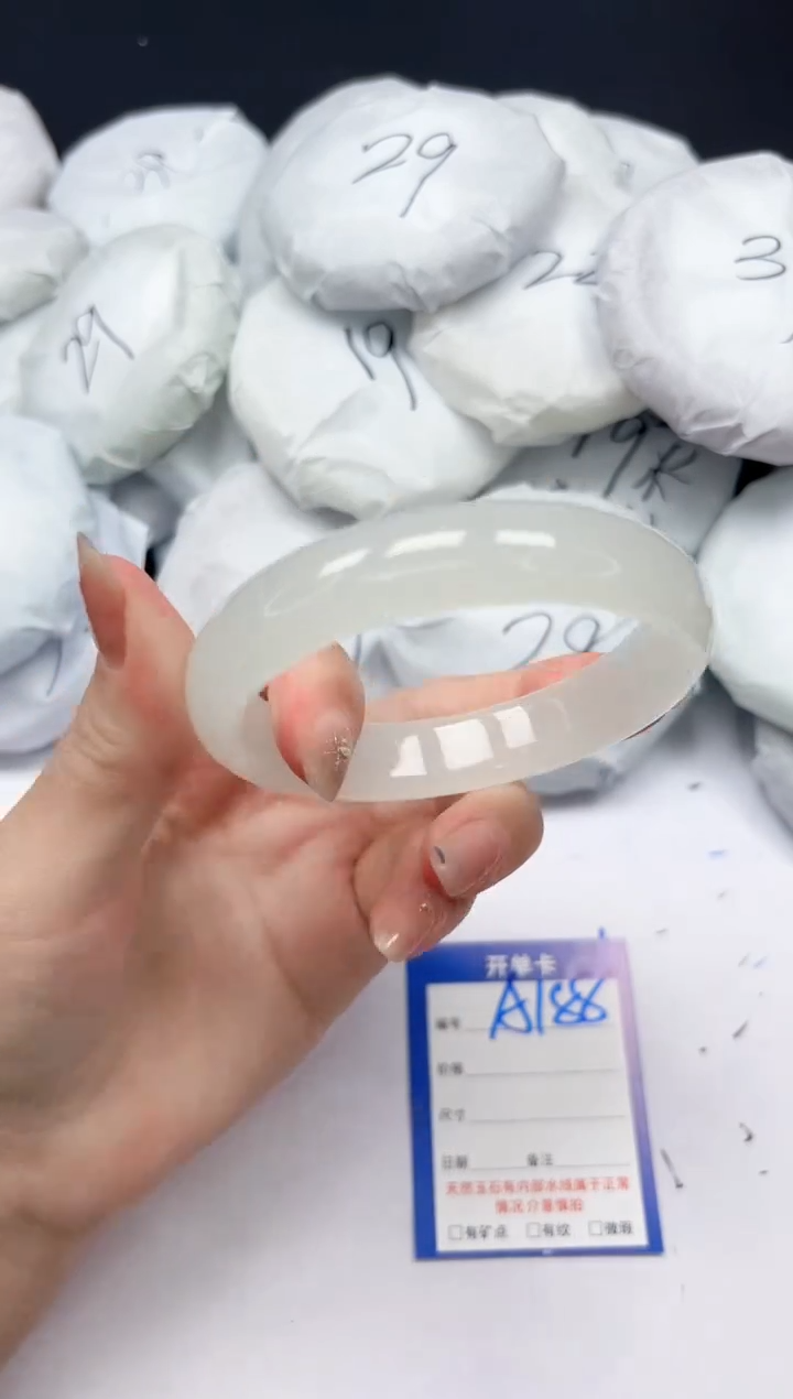 未镶嵌手镯石英质玉A188/6061