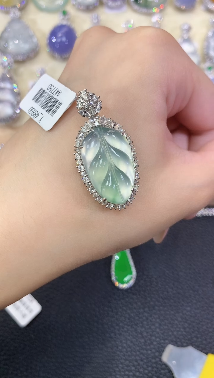 翡翠18K金镶嵌吊坠(不含链)夏日珠宝A126