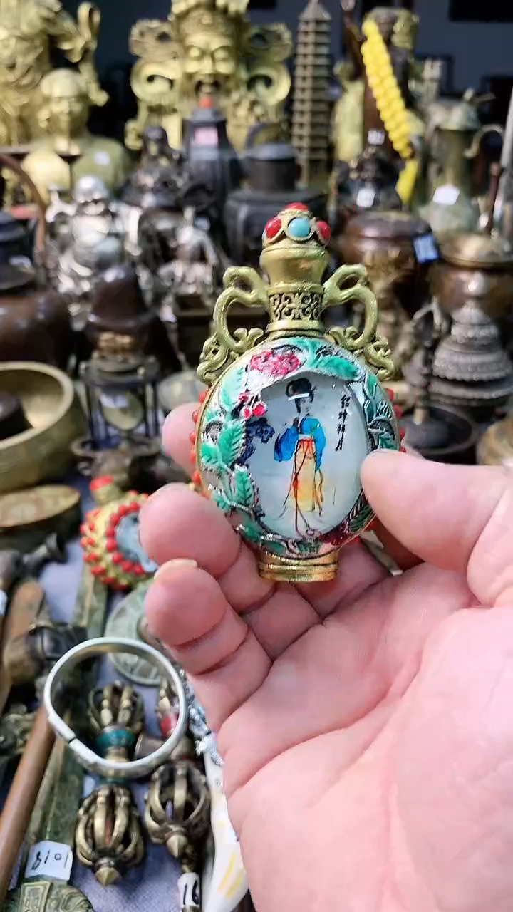 鸿兴工艺摆件美女鼻壶