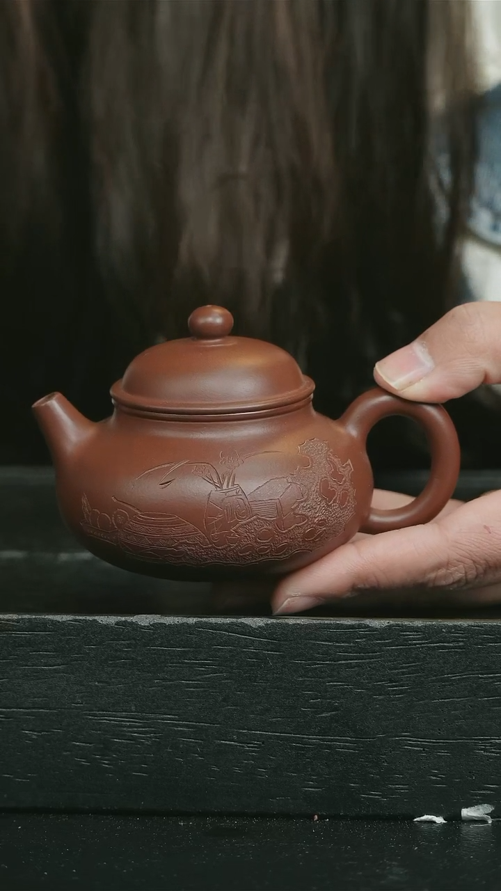 【闪购商品】紫砂茶壶紫袍玉砂刻绘容天