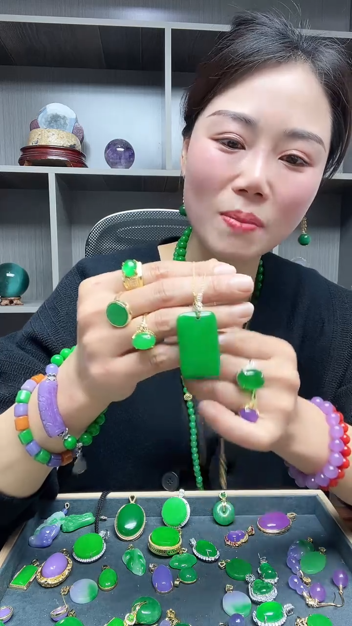 【闪购商品】翡翠吊坠(赠链)14K金镶嵌吊坠