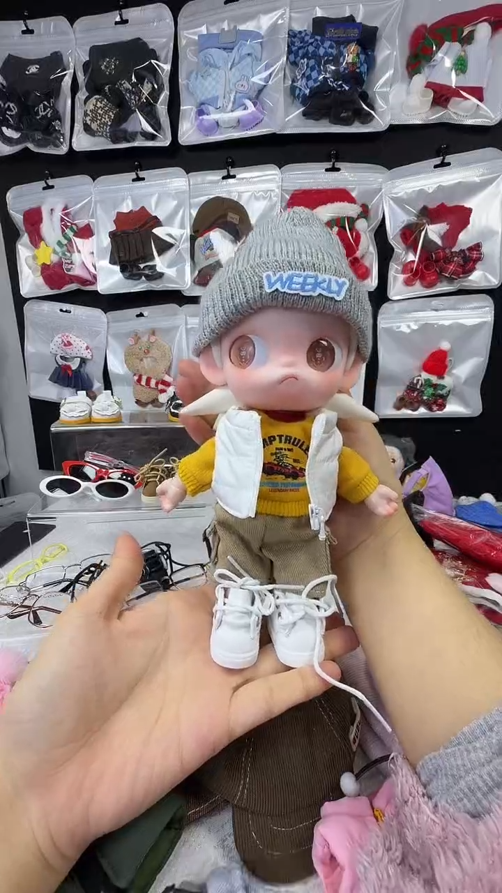 1/8可动人偶娃衣套装（灰帽子+白马甲+黄卫衣+褐裤子）