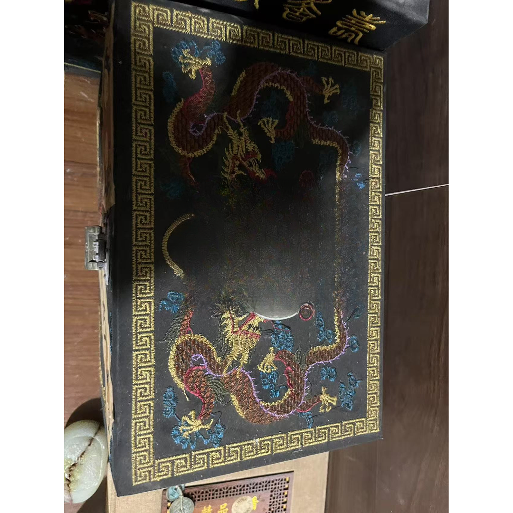 精品摆件双龙刺绣器黄箱开
