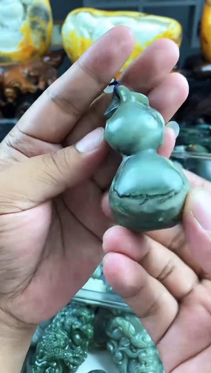 和田玉未镶嵌颈饰1