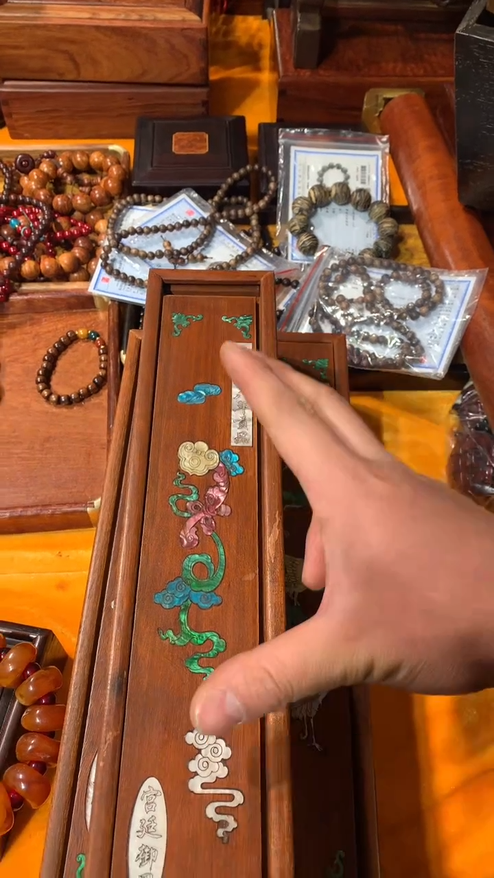 【闪购商品】花梨木类木艺线香盒 38 8 8