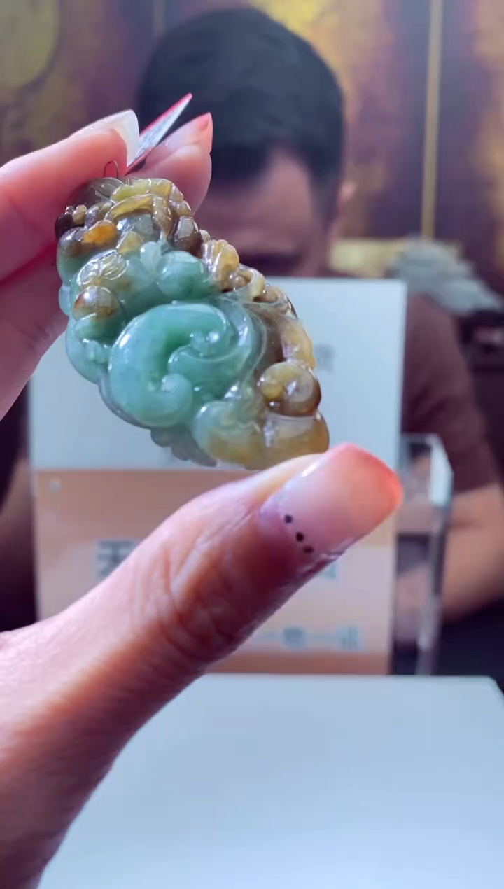 颈饰未镶嵌翡翠20251004002