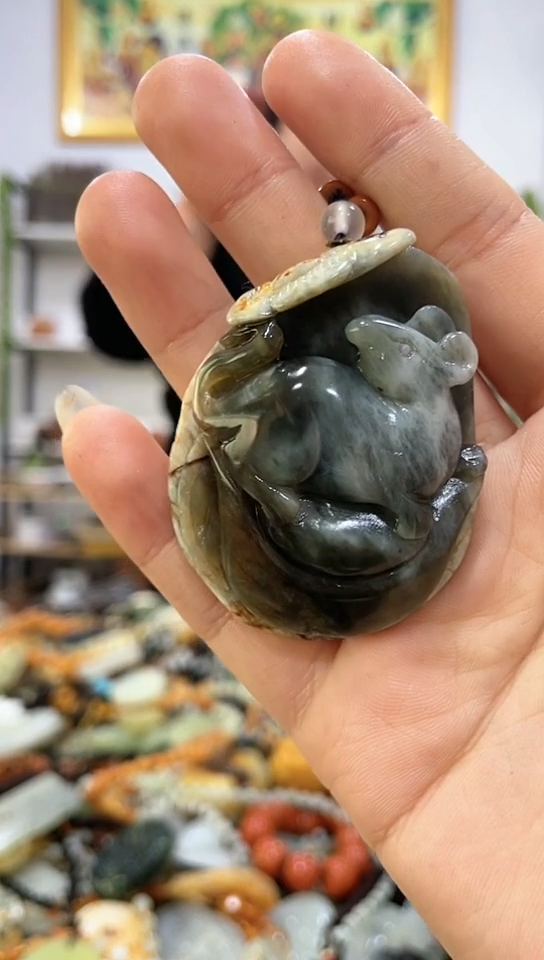 未镶嵌岫玉挂件 